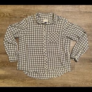 Universal Thread Black and White Flannel Button Up